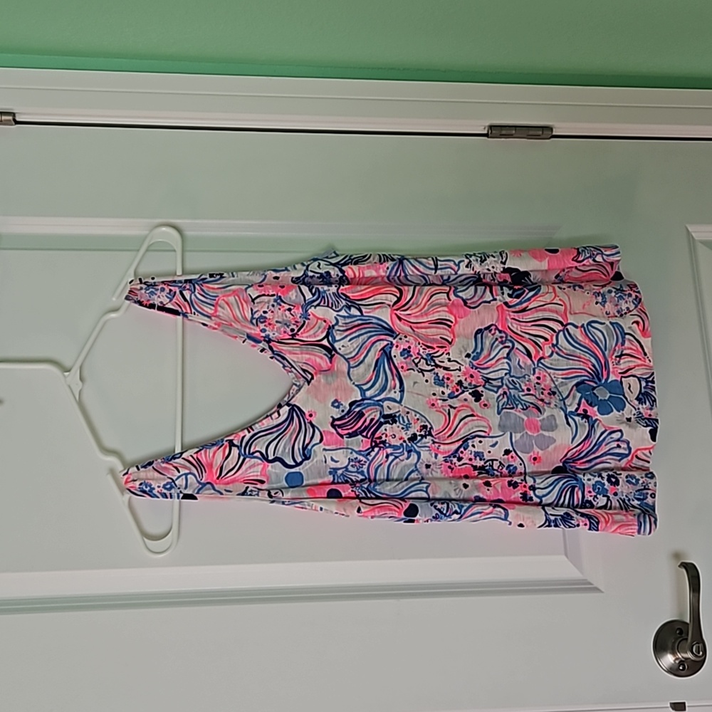 Lilly Pulitzer size large flow top